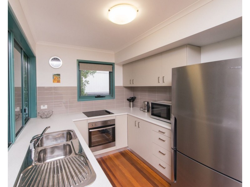 2/66 Mooloomba Road, Point Lookout QLD 4183