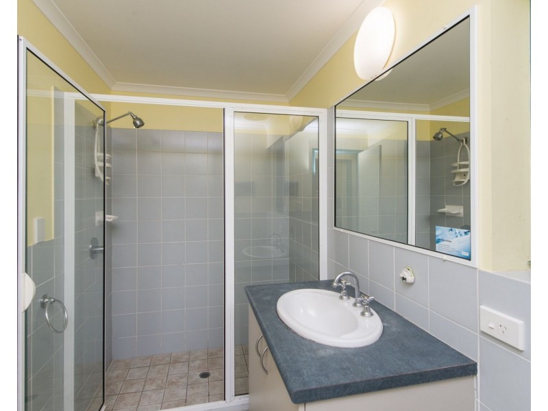 2/66 Mooloomba Road, Point Lookout QLD 4183