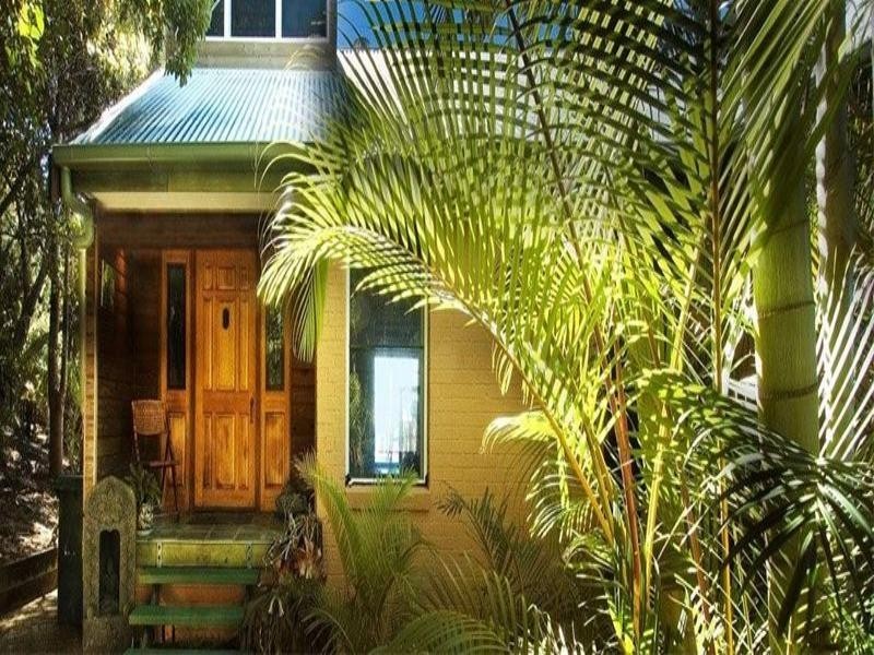 41 Cumming Parade, Point Lookout QLD 4183