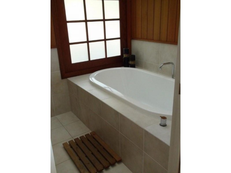 8 Pratt Court, Point Lookout QLD 4183