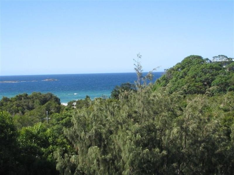 17 George Nothling Drive, Point Lookout QLD 4183