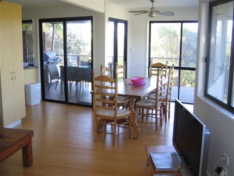 17 George Nothling Drive, Point Lookout QLD 4183