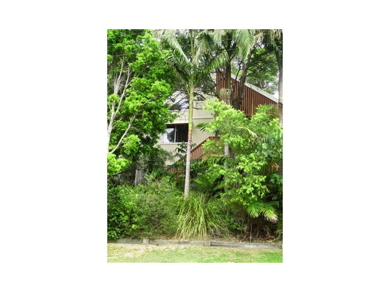 6 Bigoon Road, Point Lookout QLD 4183