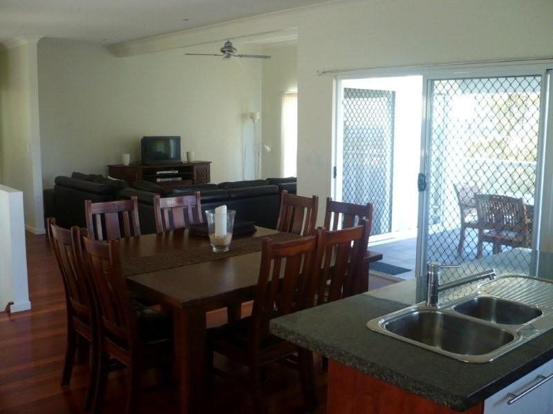 16 Cumming Parade, Point Lookout QLD 4183