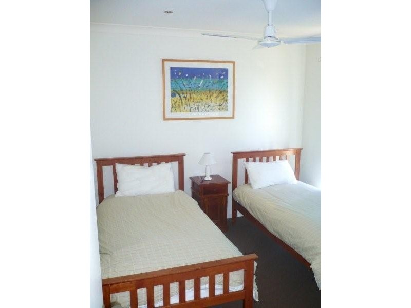 16 Cumming Parade, Point Lookout QLD 4183