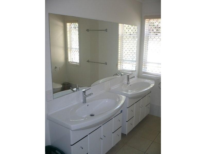 16 Cumming Parade, Point Lookout QLD 4183
