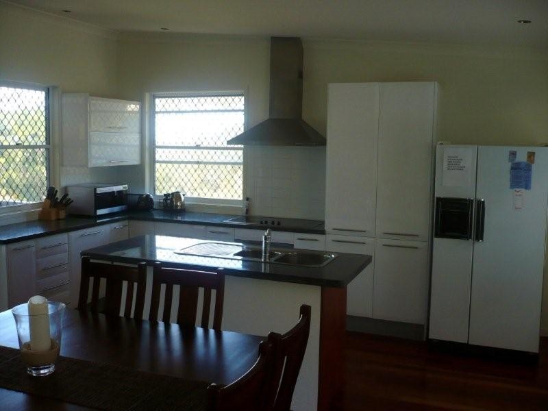 16 Cumming Parade, Point Lookout QLD 4183