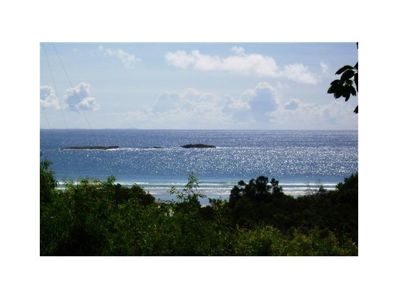 25 George Nothling Drive, Point Lookout QLD 4183