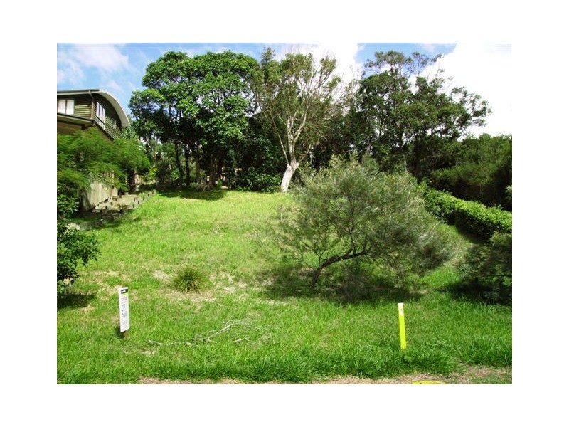 25 George Nothling Drive, Point Lookout QLD 4183