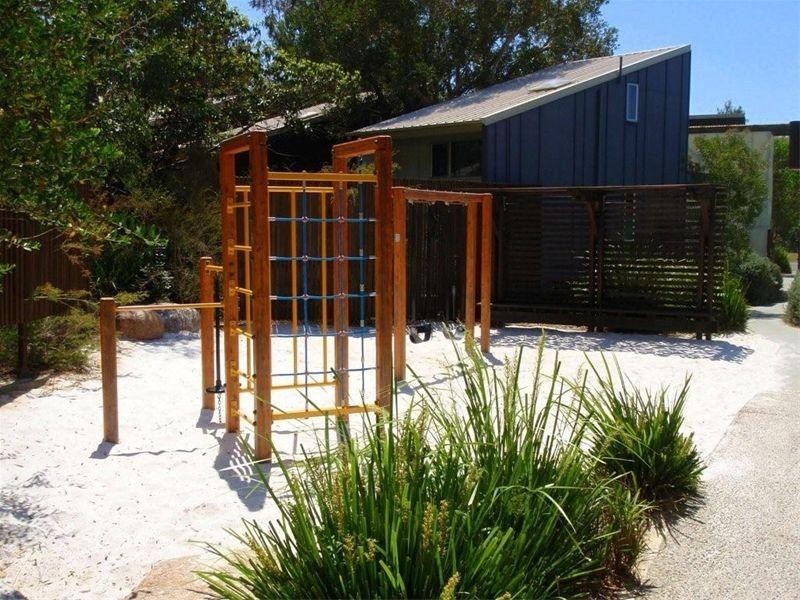 49 Dickson Way, Point Lookout QLD 4183