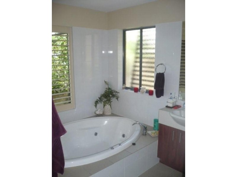 4/4 Cumming Parade, Point Lookout QLD 4183