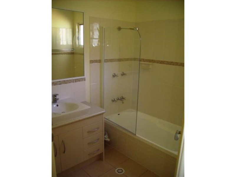 21 Ballow Street, Amity Point QLD 4183