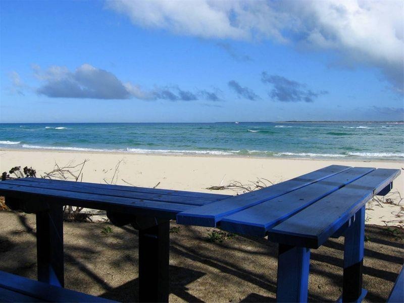 10 Old Ballow Street, Amity Point QLD 4183