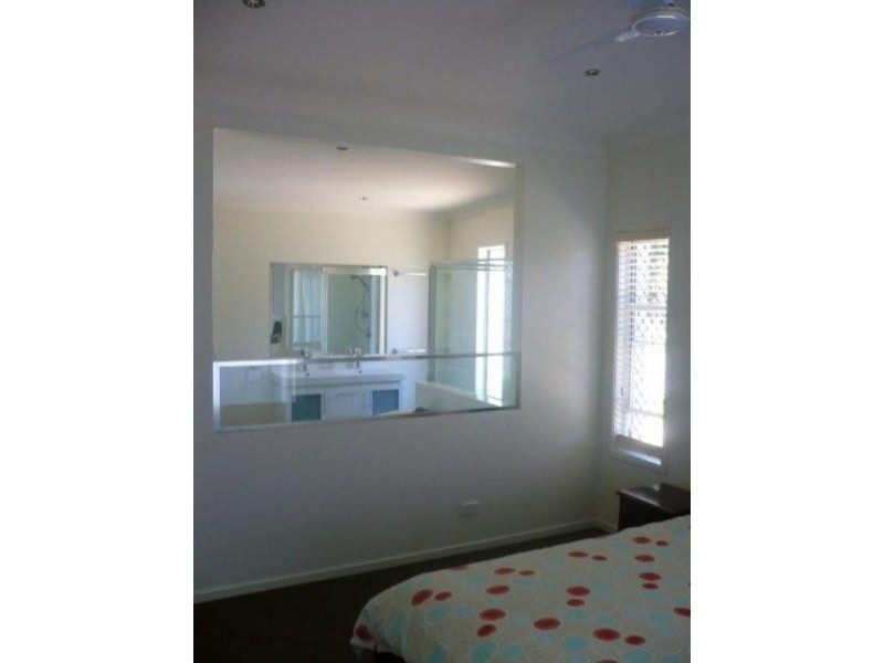 16 Cumming Parade, Point Lookout QLD 4183