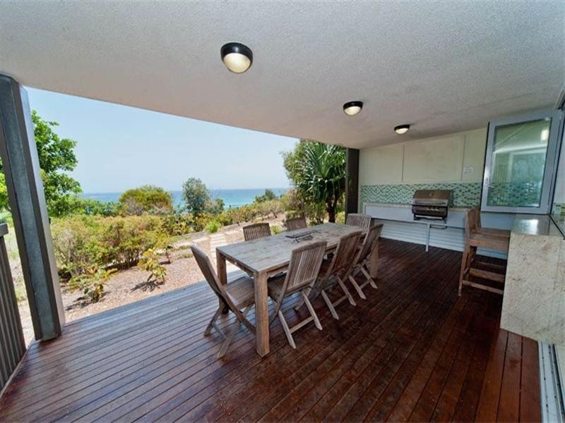 158 Dickson Way, Point Lookout QLD 4183