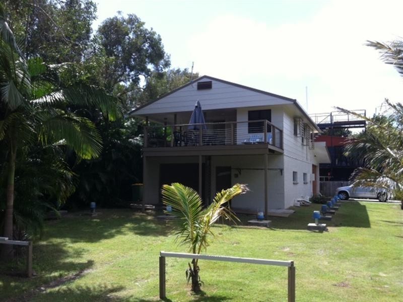 2 Millers Lane, Amity Point QLD 4183