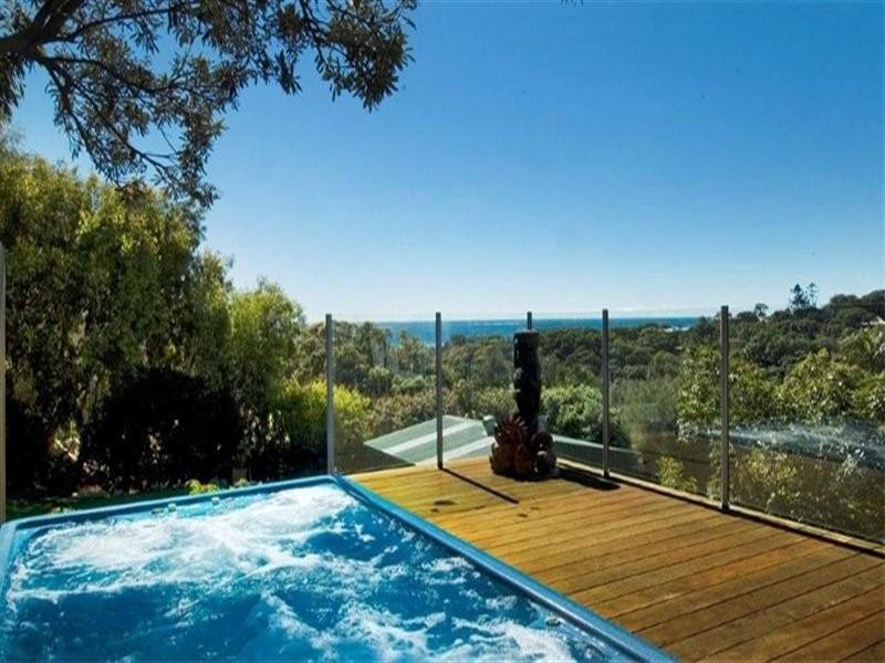 41 Cumming Parade, Point Lookout QLD 4183