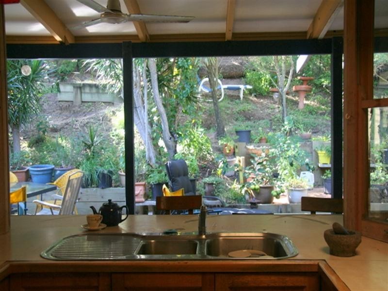 16 Samarinda Way, Point Lookout QLD 4183