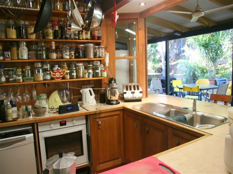 16 Samarinda Way, Point Lookout QLD 4183