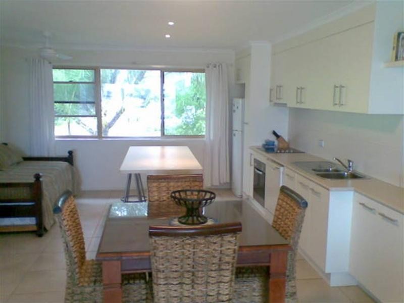 21 Cumming Parade, Point Lookout QLD 4183