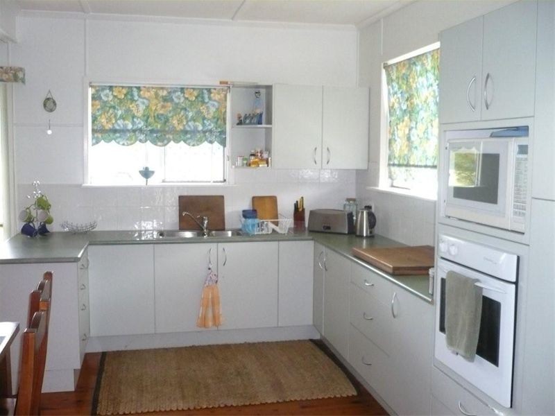 4 Oxley Parade, Dunwich QLD 4183