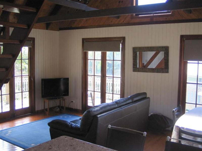 32 Cumming Parade, Point Lookout QLD 4183