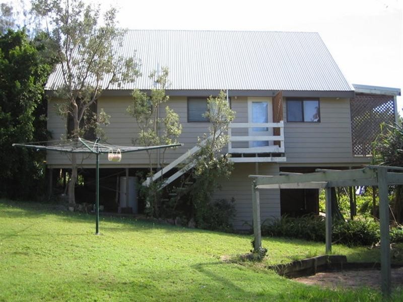 32 Cumming Parade, Point Lookout QLD 4183