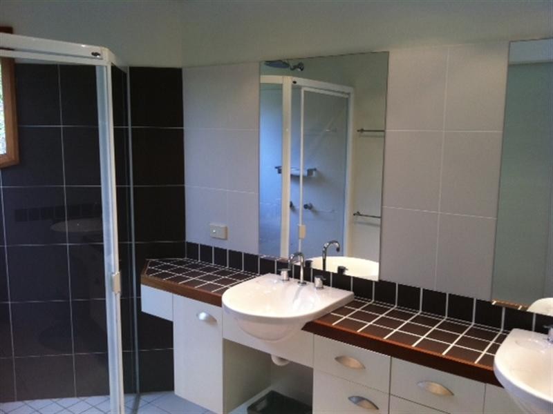 8 Pratt Court, Point Lookout QLD 4183