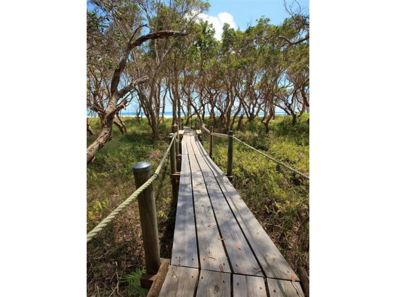 102 Dickson Way, Point Lookout QLD 4183