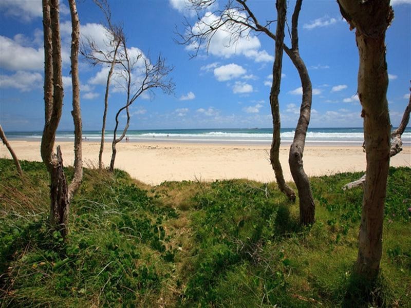 102 Dickson Way, Point Lookout QLD 4183