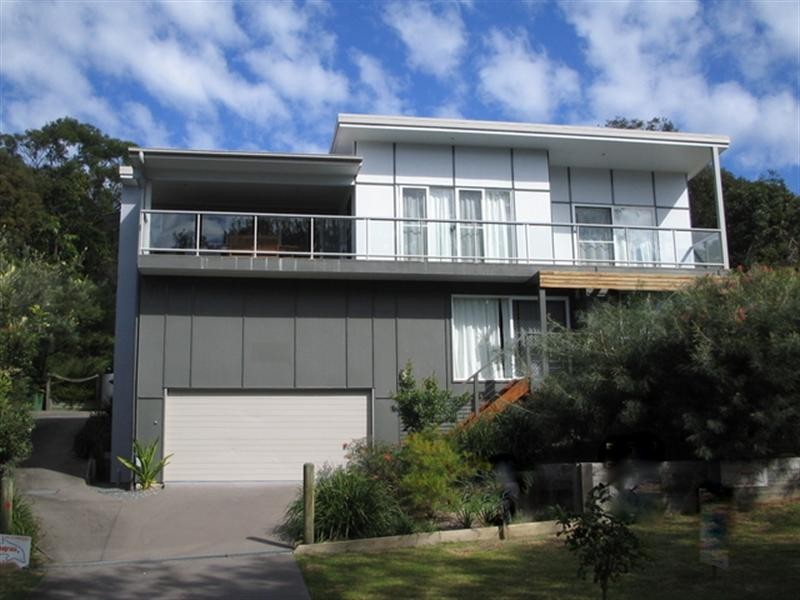 16 Cumming Parade, Point Lookout QLD 4183