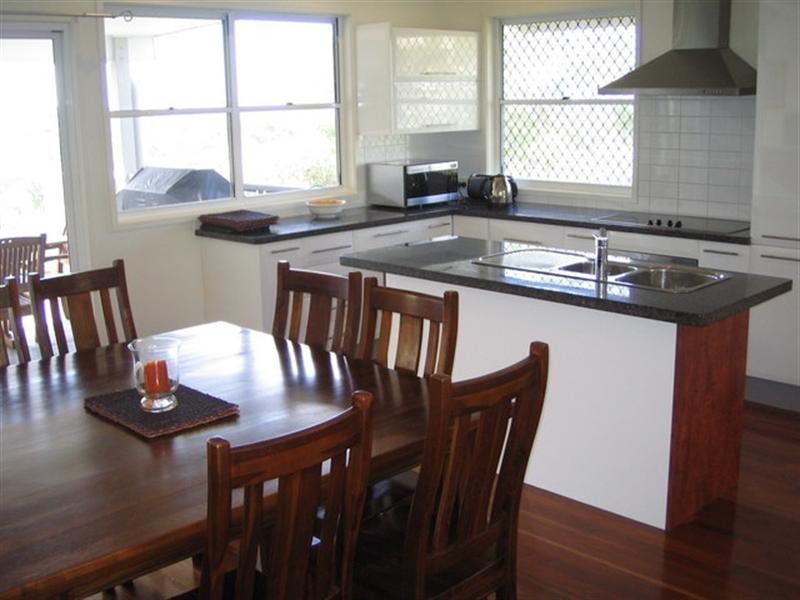 16 Cumming Parade, Point Lookout QLD 4183