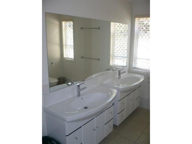 16 Cumming Parade, Point Lookout QLD 4183