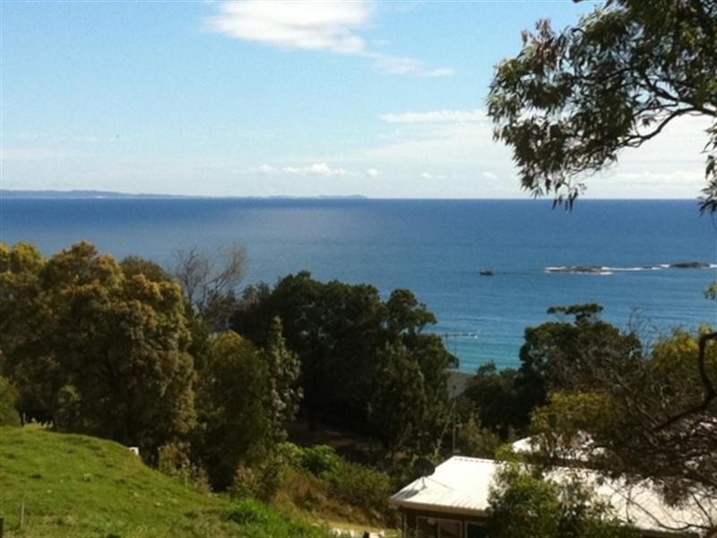 4 Baker Court, Point Lookout QLD 4183