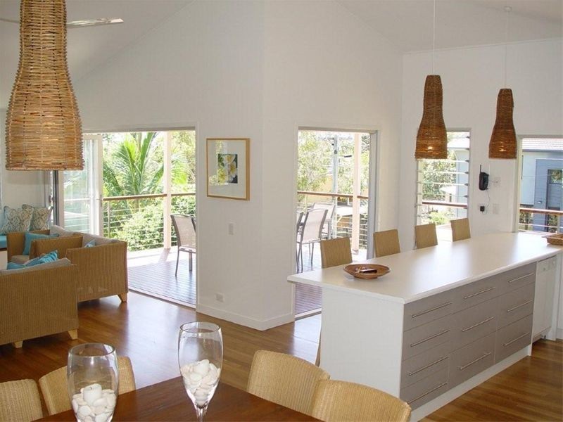 10 Bambara Street, Point Lookout QLD 4183