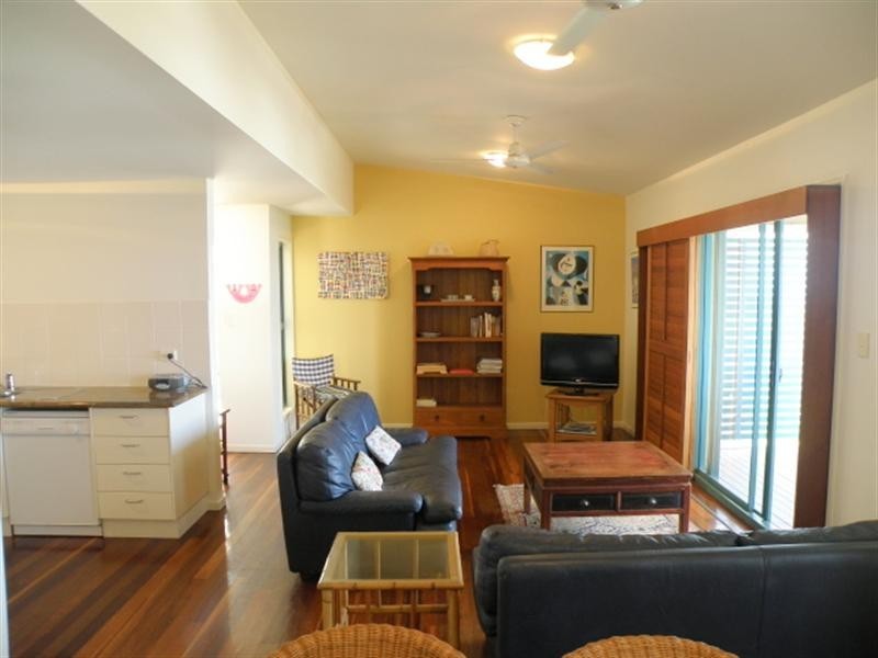 8/6 CUMMING Parade, Point Lookout QLD 4183