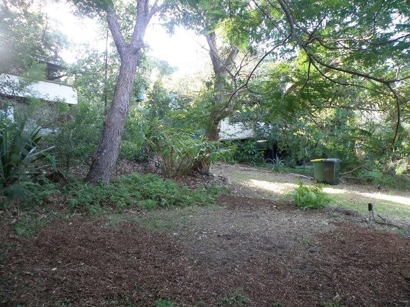 10 Bigoon Road, Point Lookout QLD 4183