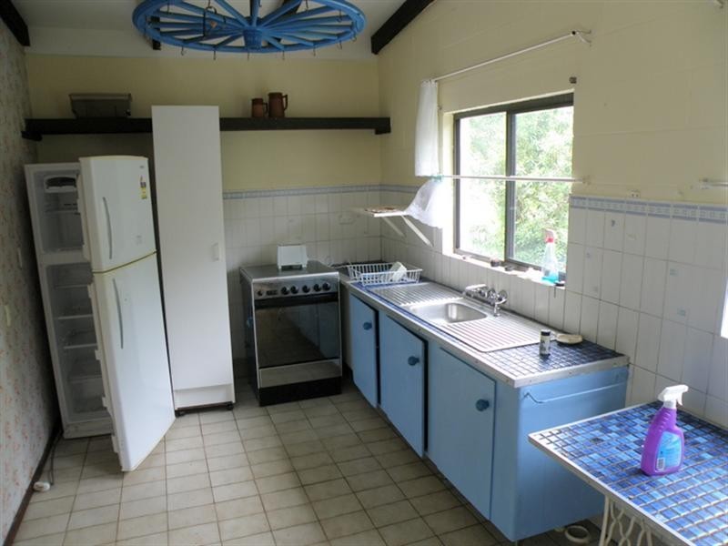 16 Yarrong Road, Point Lookout QLD 4183