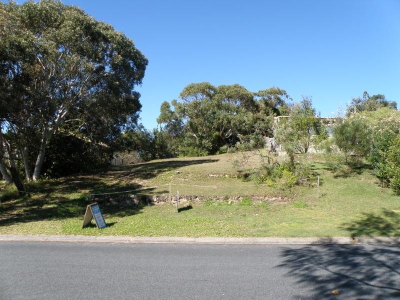 22 Cumming Parade, Point Lookout QLD 4183