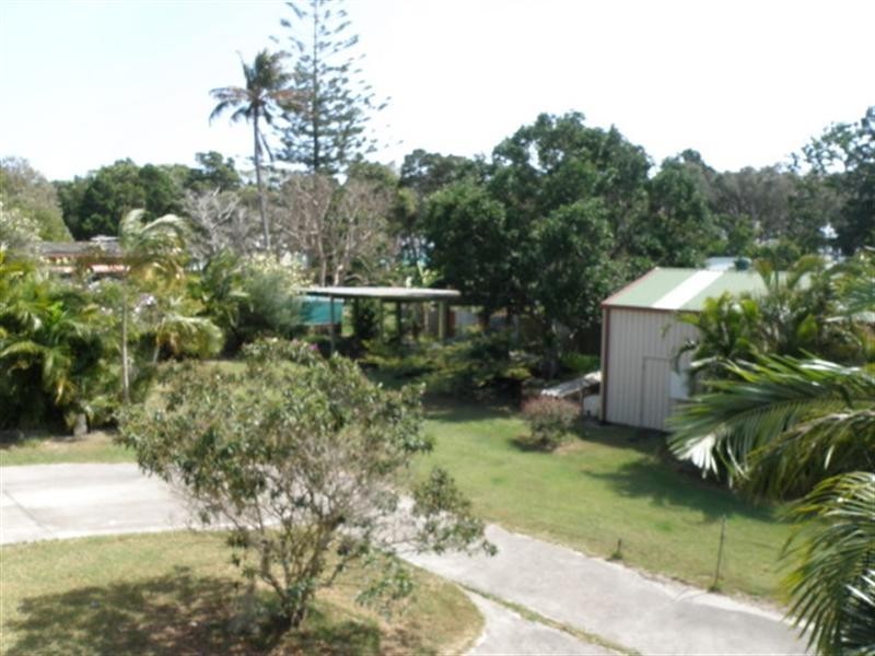 2 Old Ballow Street, Amity Point QLD 4183