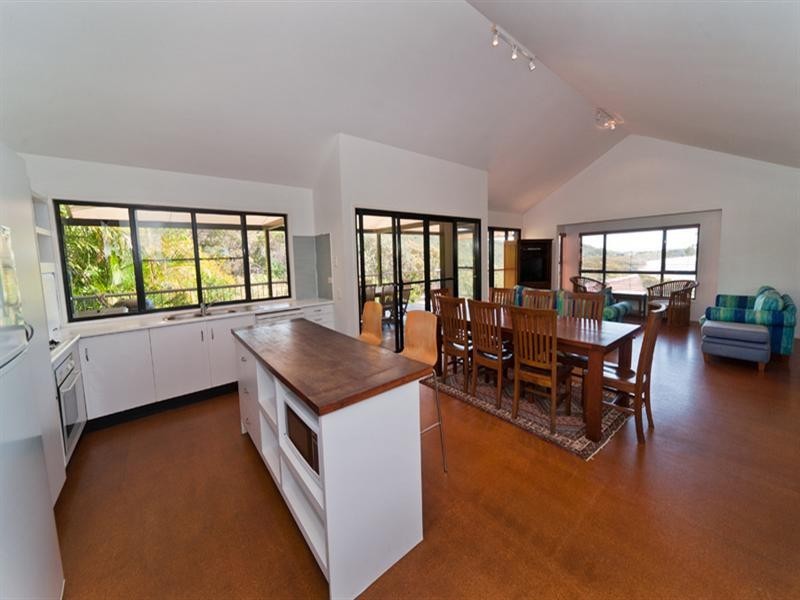 6 Billa Street, Point Lookout QLD 4183
