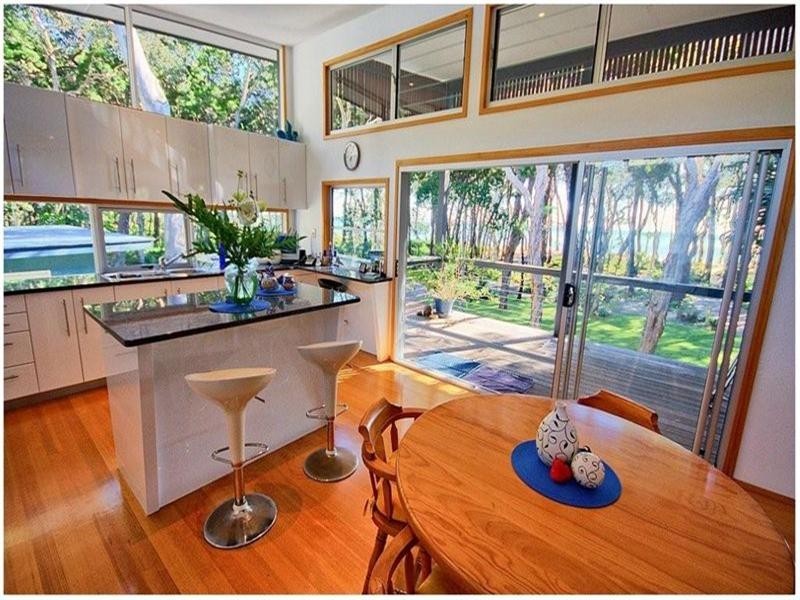 10 Old Ballow Street, Amity Point QLD 4183