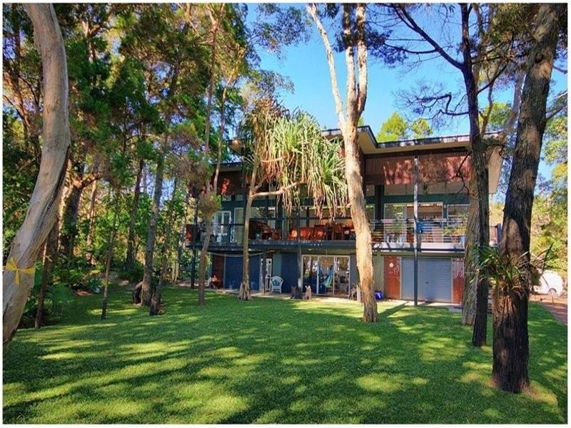 10 Old Ballow Street, Amity Point QLD 4183