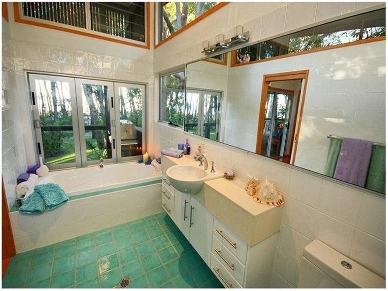 10 Old Ballow Street, Amity Point QLD 4183