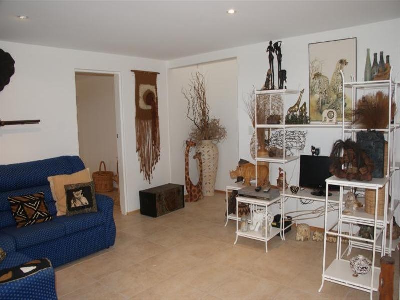 10 Old Ballow Street, Amity Point QLD 4183