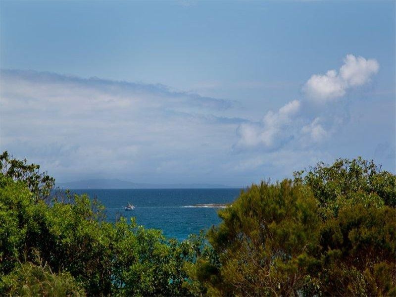 2/158 Dickson Way, Point Lookout QLD 4183