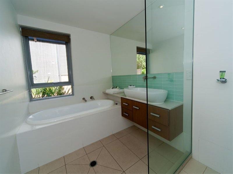 2/158 Dickson Way, Point Lookout QLD 4183