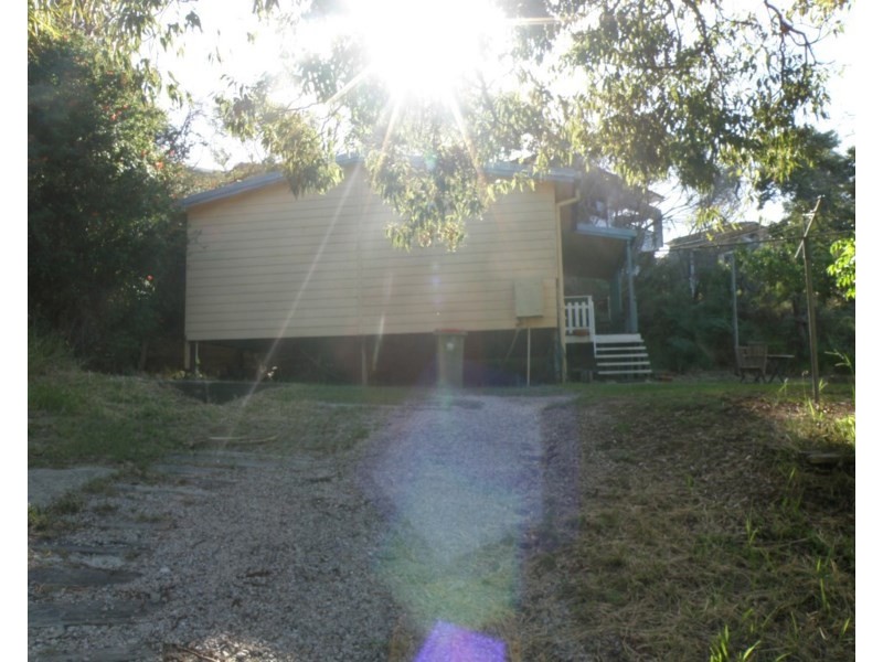 12 Cumming Parade, Point Lookout QLD 4183