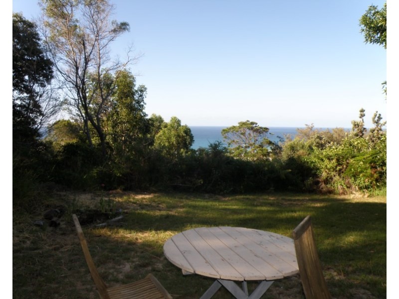 12 Cumming Parade, Point Lookout QLD 4183