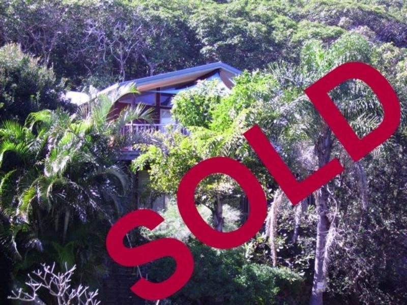 38 Samarinda Way, Point Lookout QLD 4183